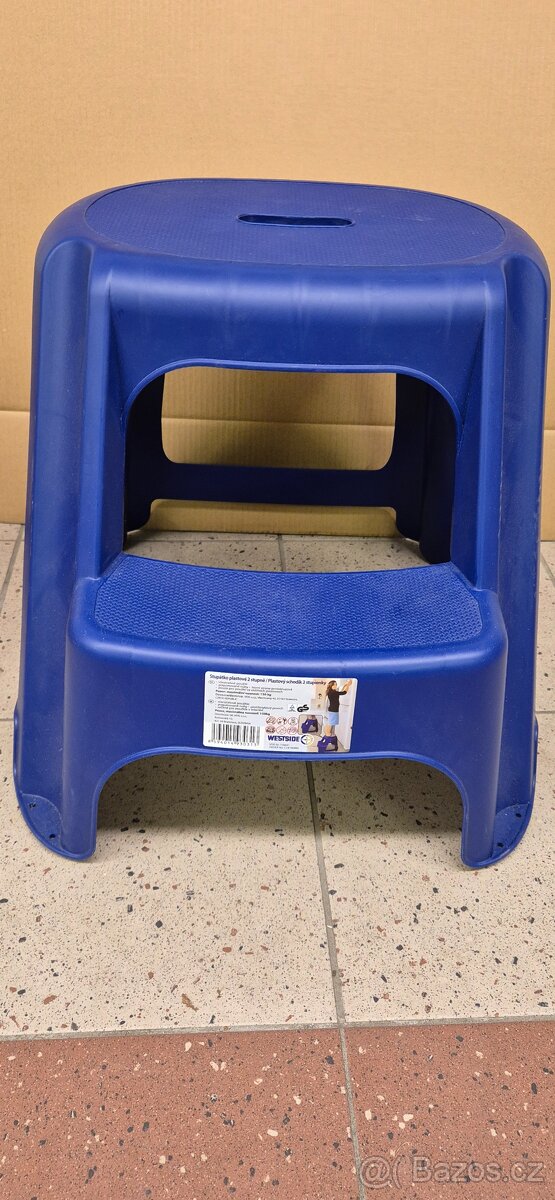 stolička se schůdkem