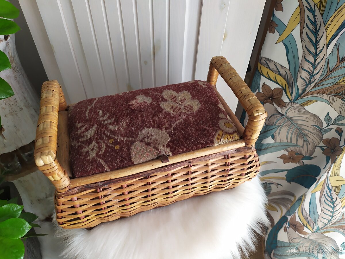 Proutěný košík na šití