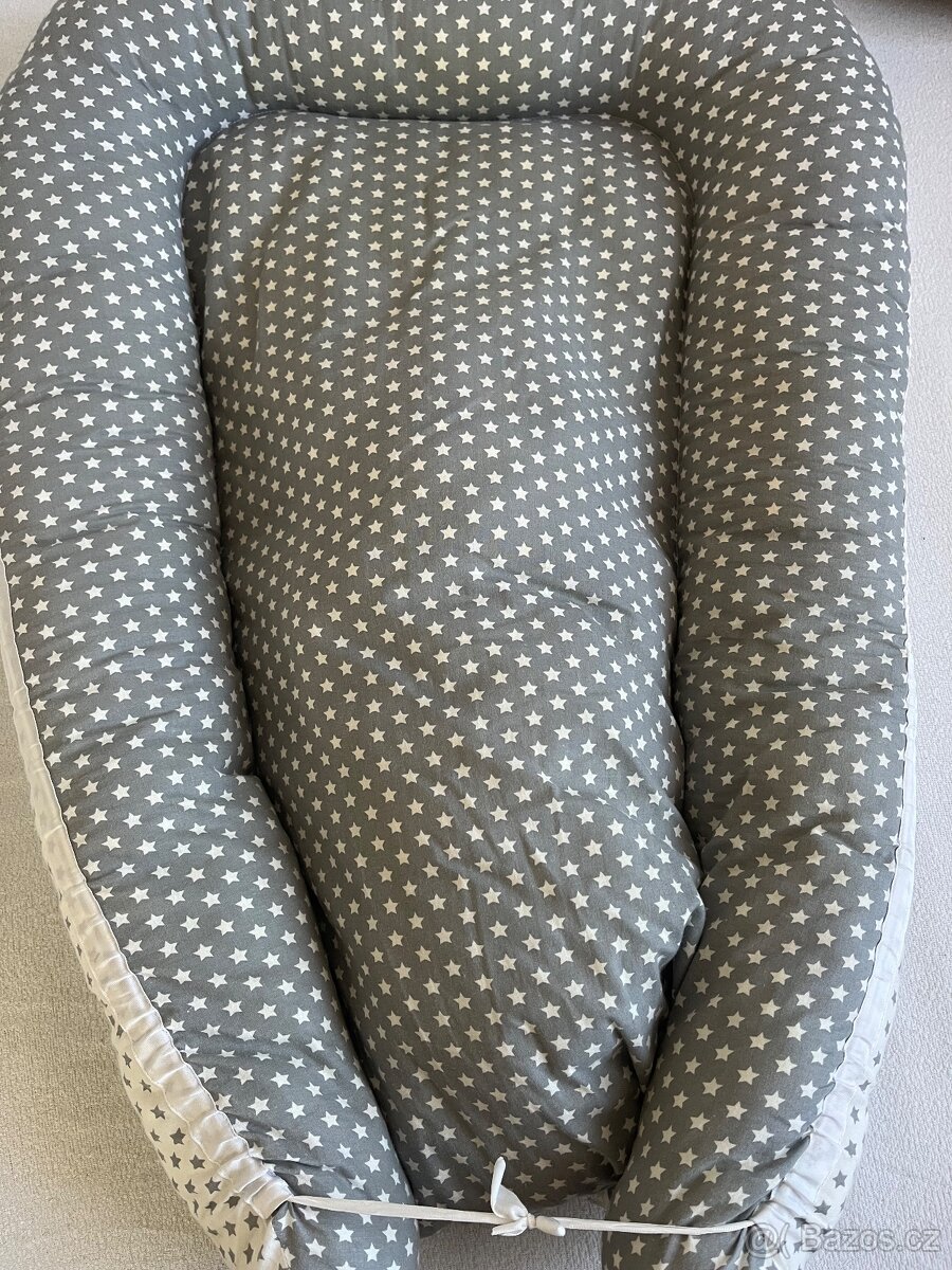 Hnízdečko šedobílé hvězdičky