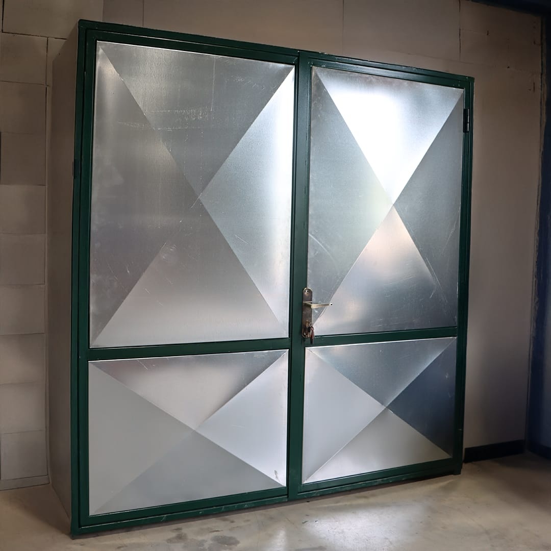 kovova skrin na naradi