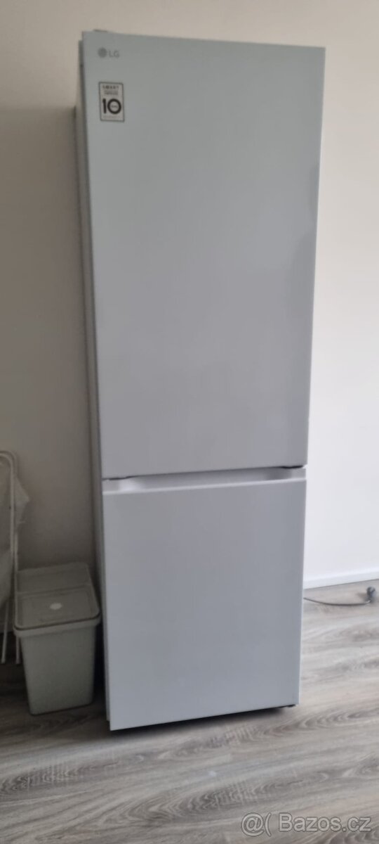 Na prodej: Lednice LG GBV3100DSW – ve skvělém stavu