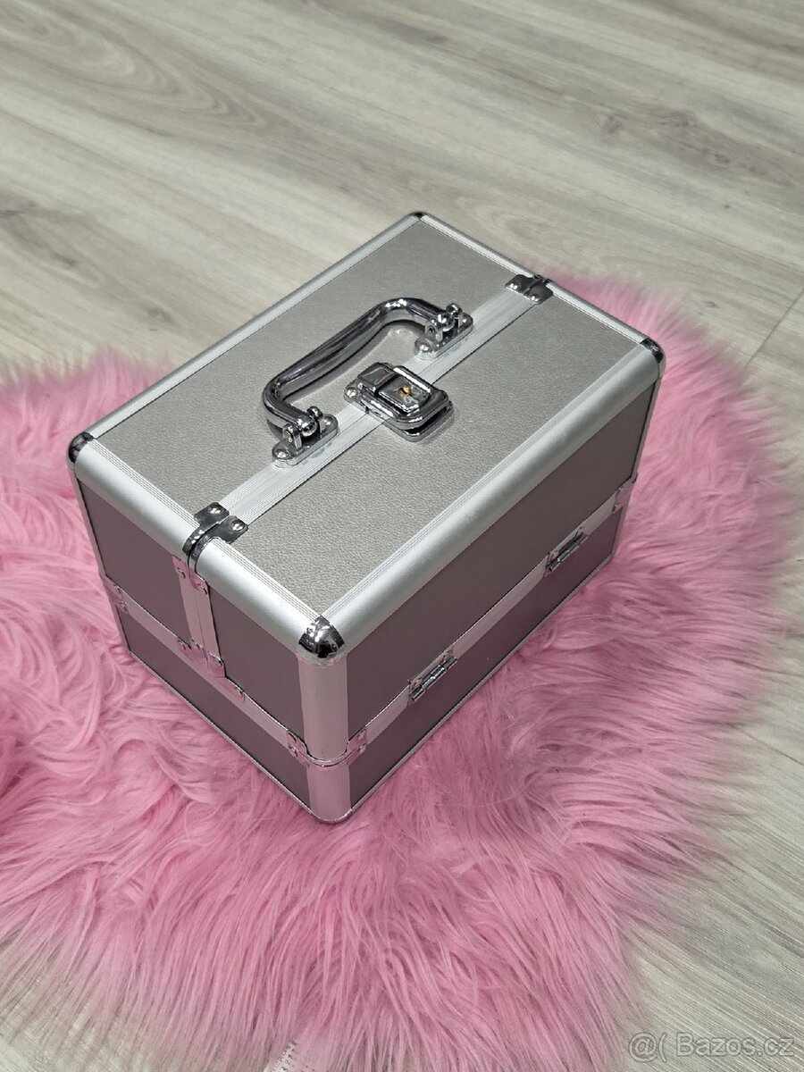 Šikovný kosmetický kufřík