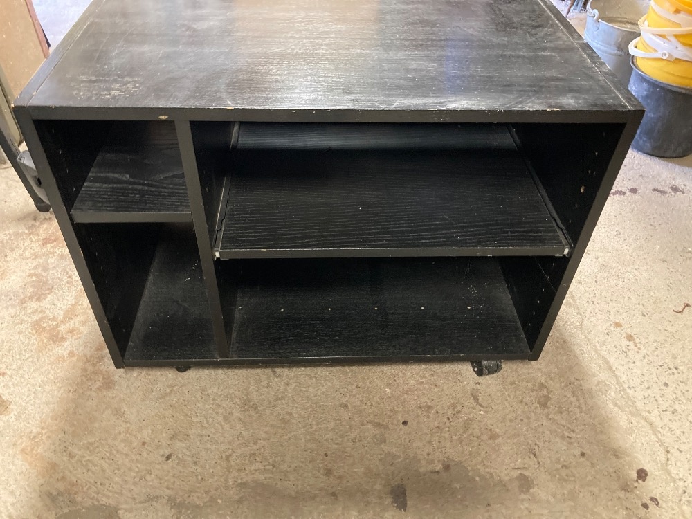 Skříňka pod televizi - černá