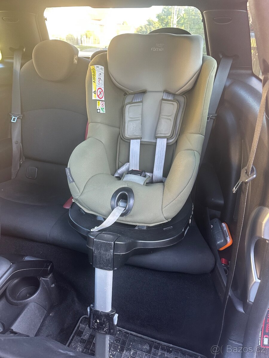 Autosedačka Britax Römer Dualfix i-Size s miminkovnikem