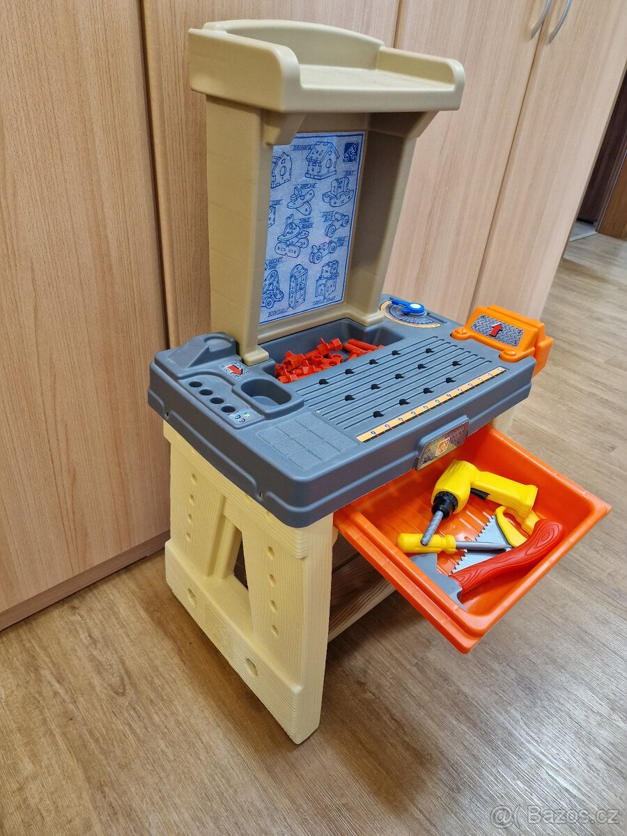 STEP2 pracovní stůl s nářadím
