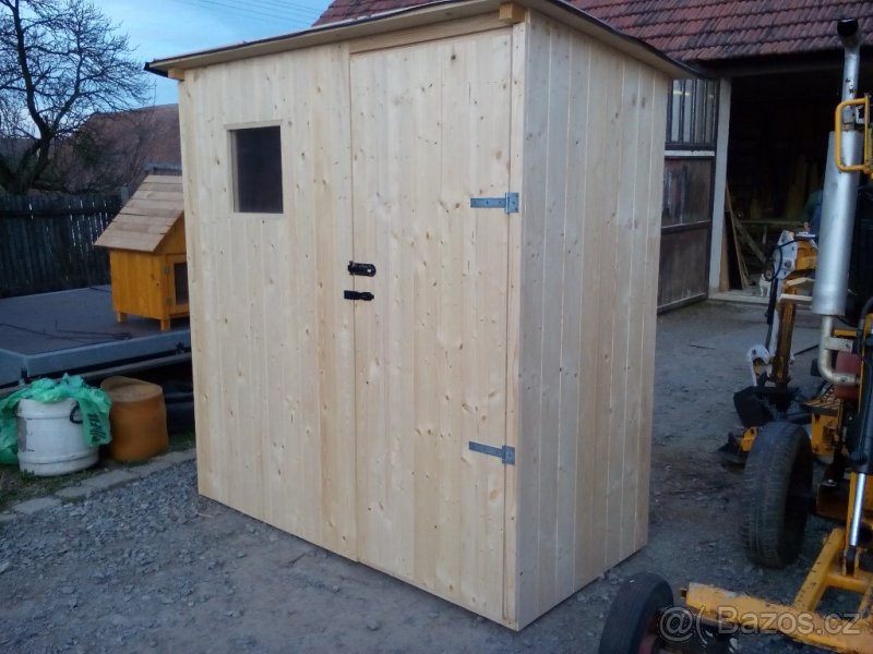 Bouda na nářadí , dřevník