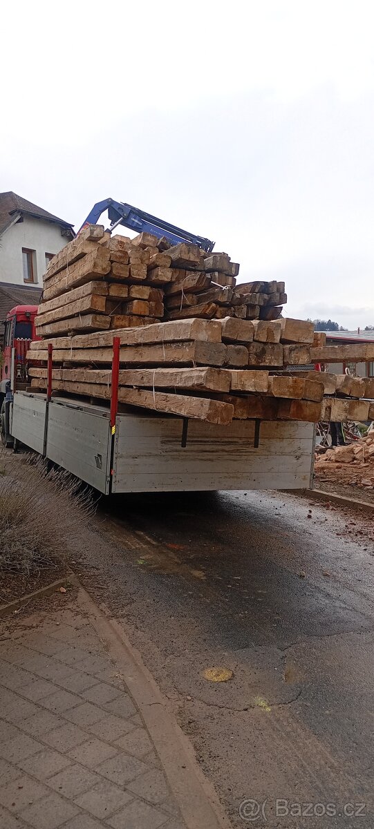 Staré trámy ze starých objektů a stodol