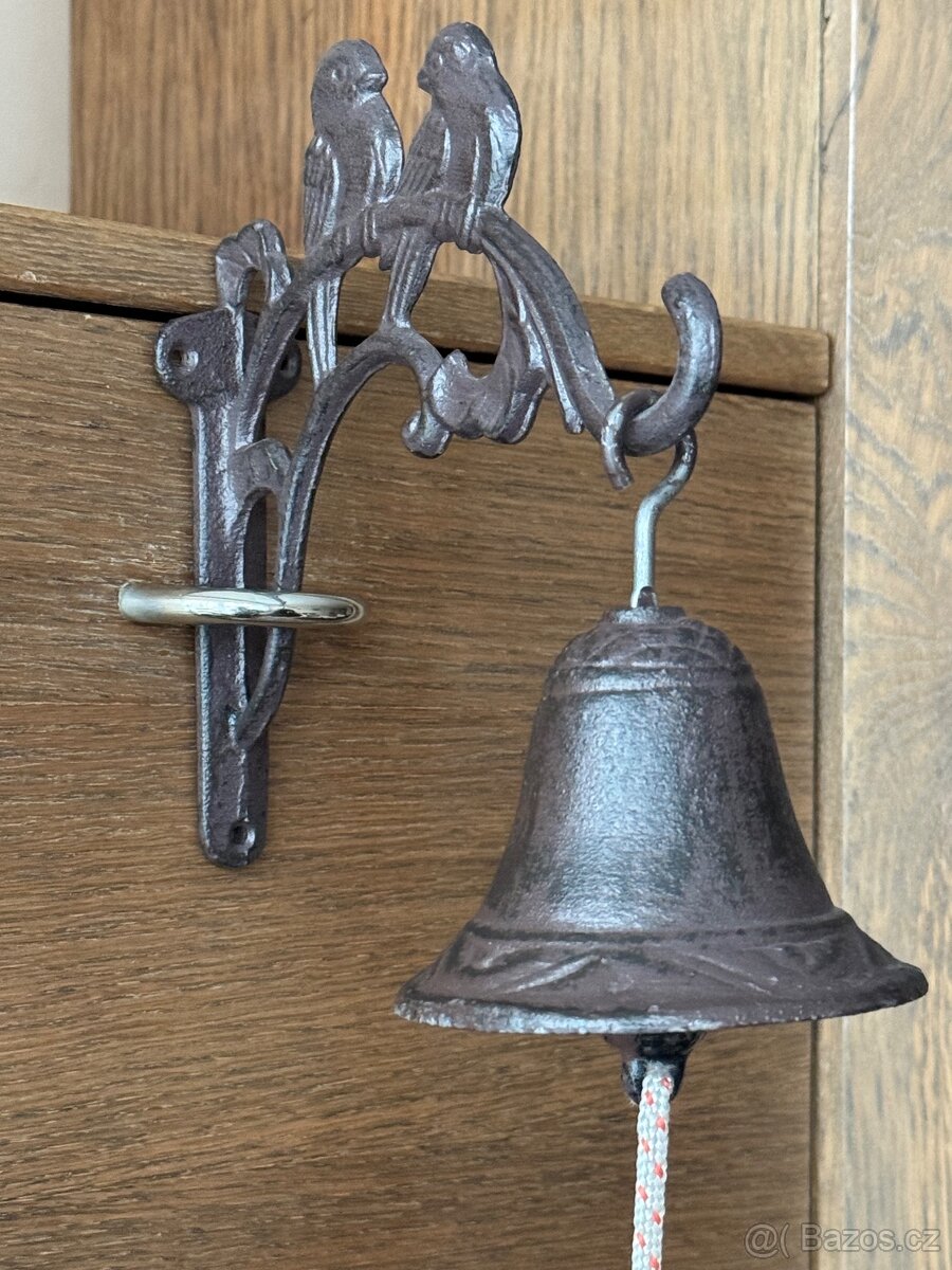 Litinový závěsný zvonek