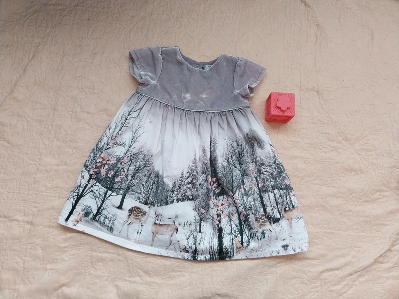 Nádherné sváteční šaty se srnkami, Next, vel. 86