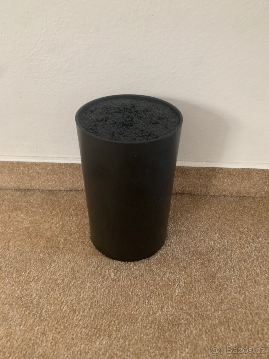 Stojan na nože - černá