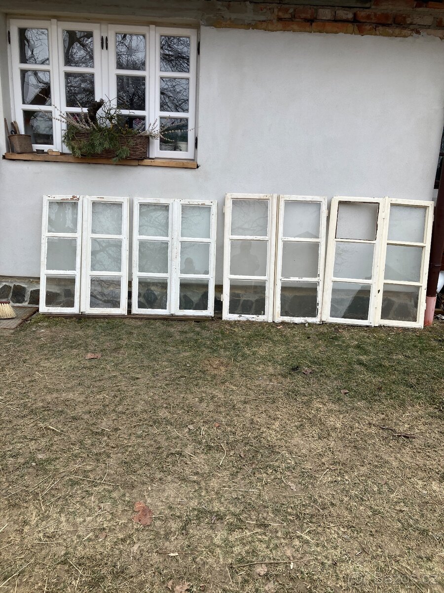 Okna stare historicka