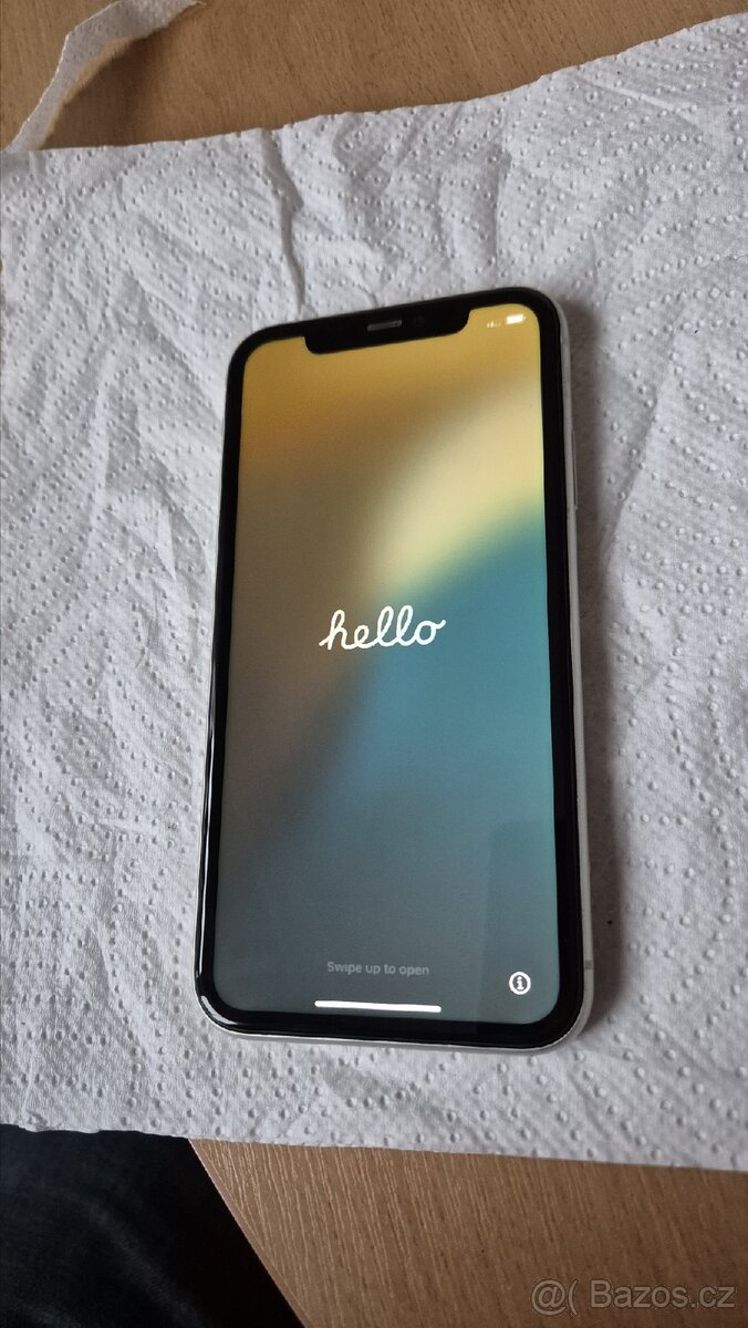 iPhone XR 128Gb + nabíječka + ochraná skla