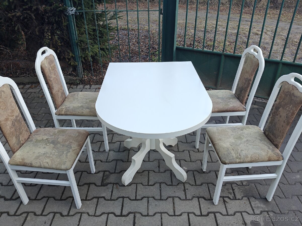 Jídelní stůl a židle