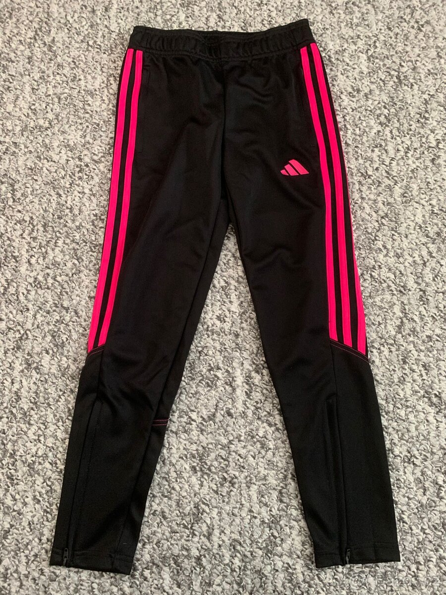 Nové tepláky Adidas, vel. 140
