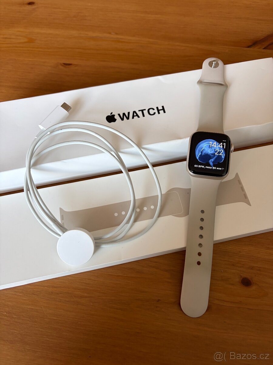 Apple watch SE 2. generace 40mm starlight