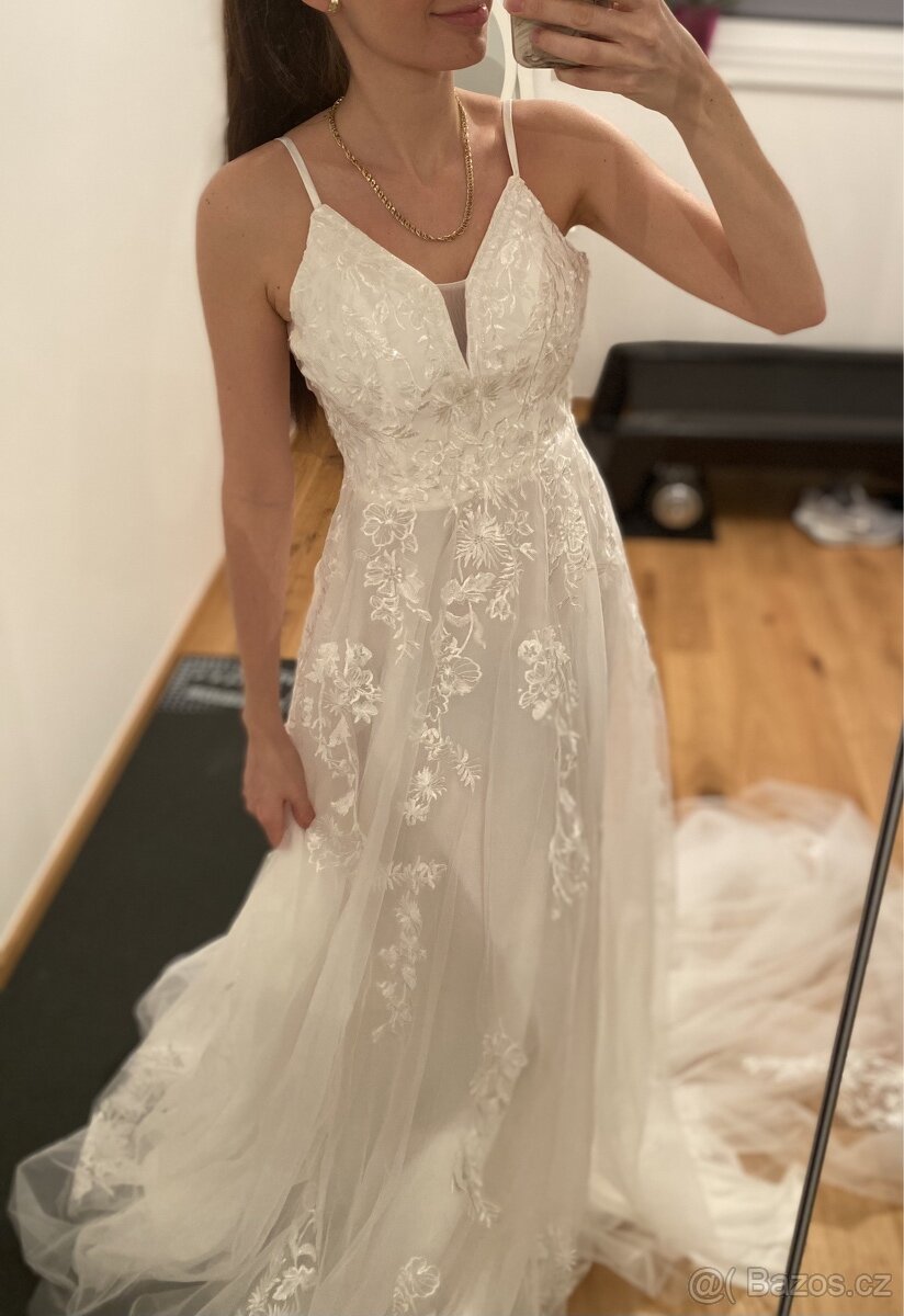 Nádherné svatebni šaty