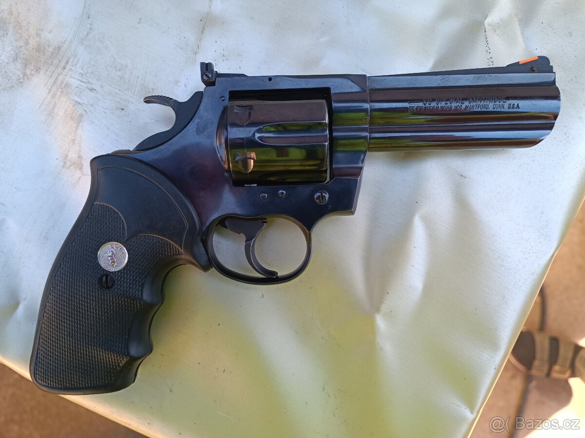 Colt king cobra 38 special cartridge USA