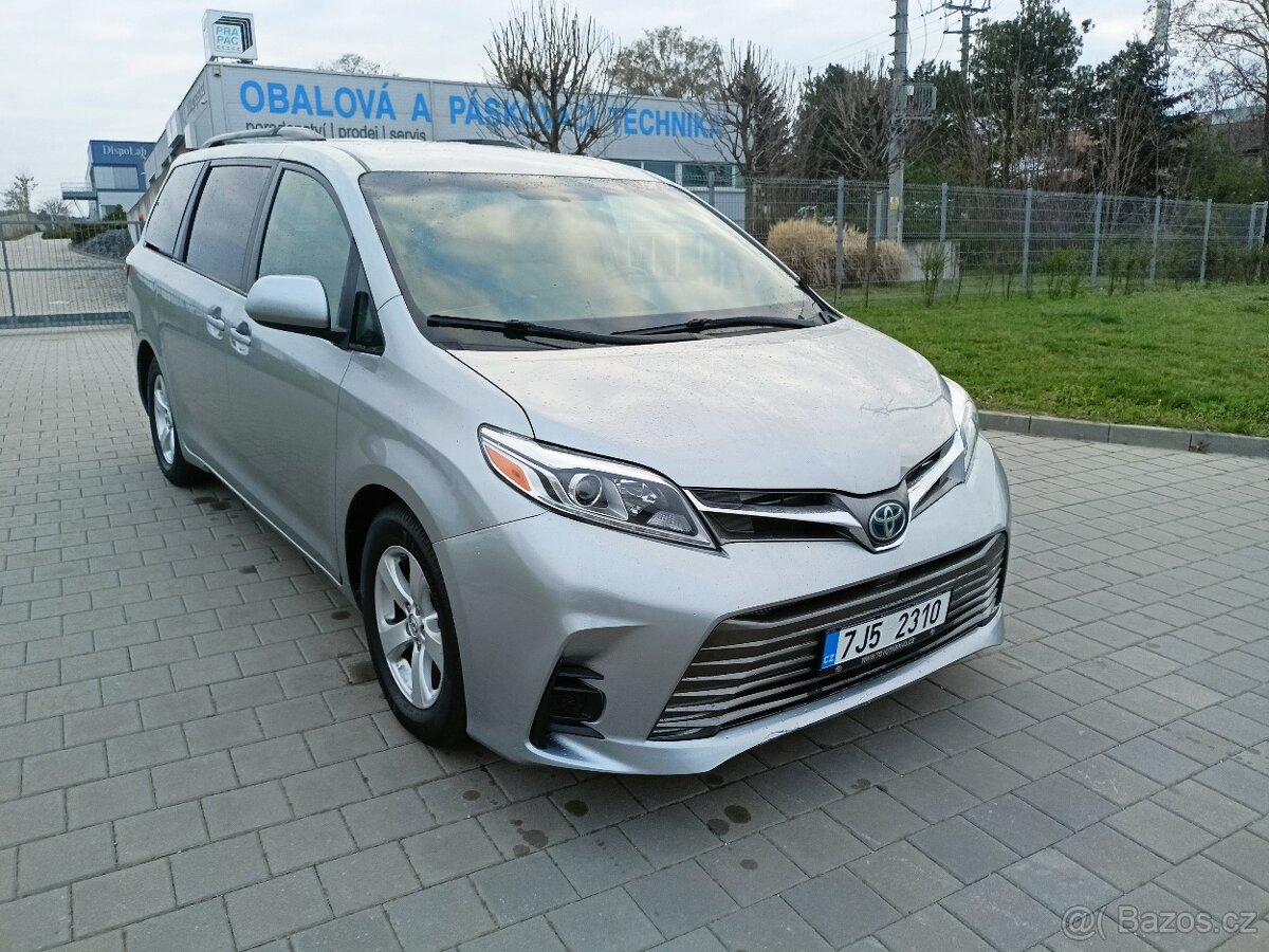 TOYOTA PREVIA/SIENNA LE 3,5 V6 2016  8  MÍST TOP STAV
