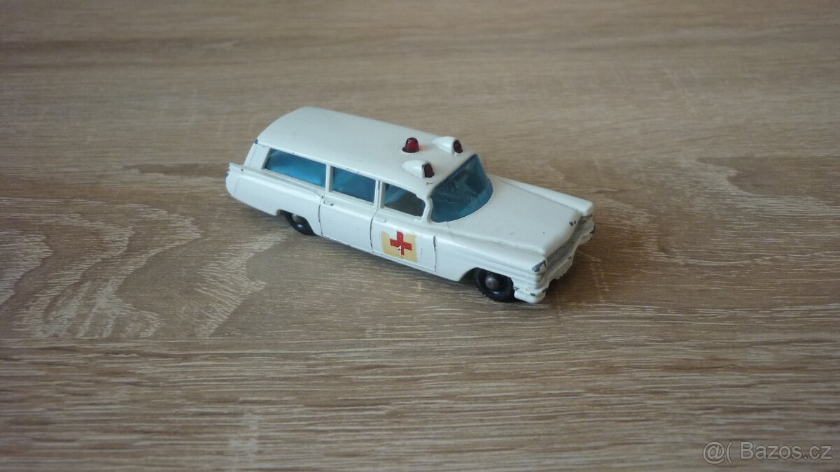 MATCHBOX RW AMBULANCE CADILLAC NO 54 PLASTOVÁ KOLA