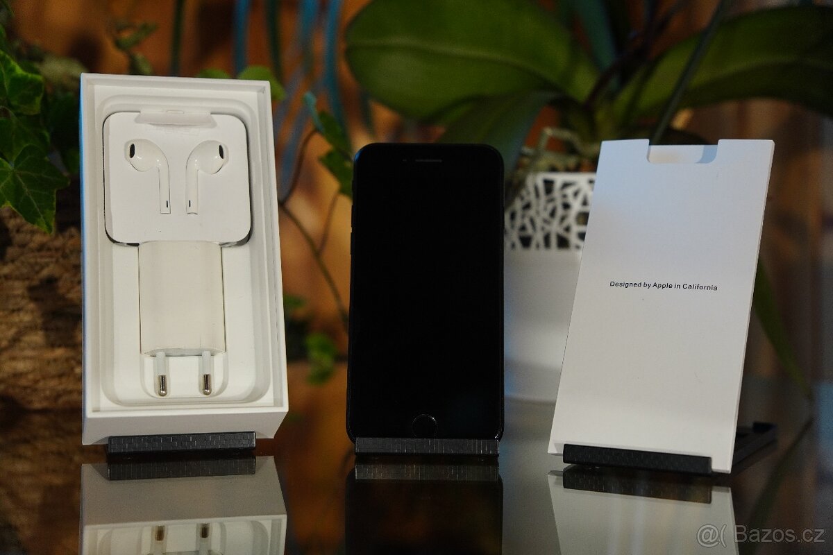 iPhone 7 32GB černý komplet 1