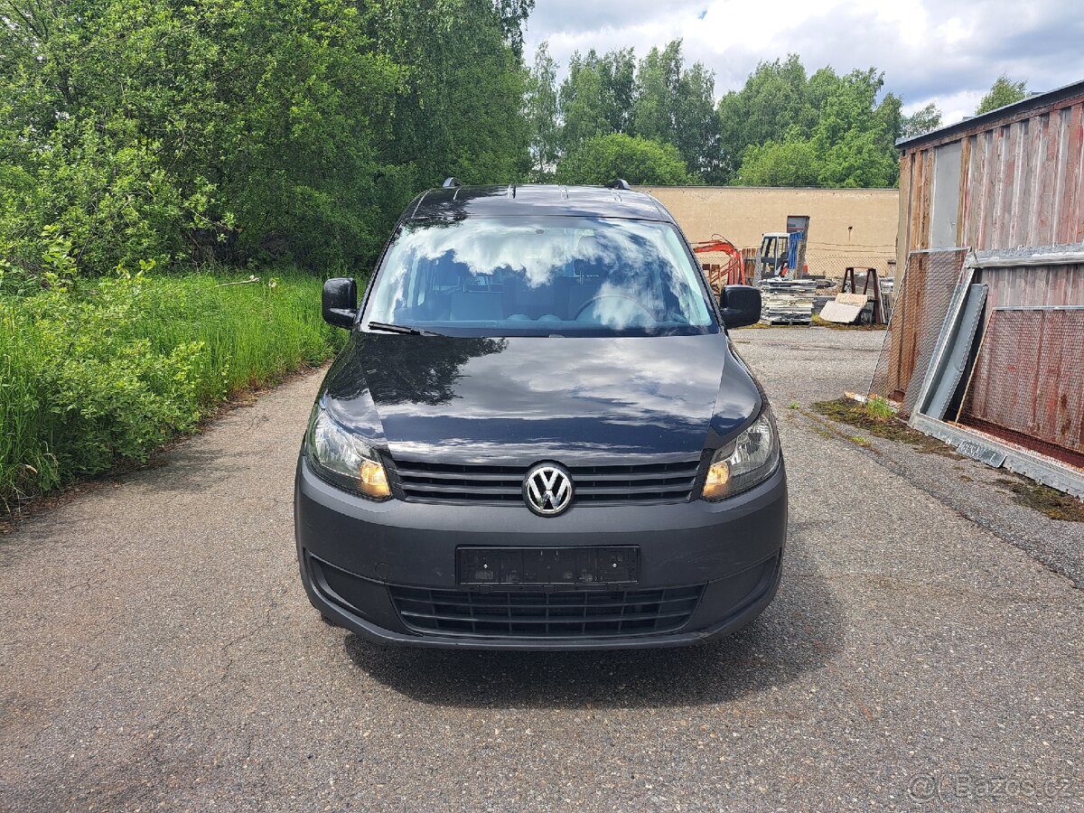 VW Caddy 1,6 TDi 7 míst 2012