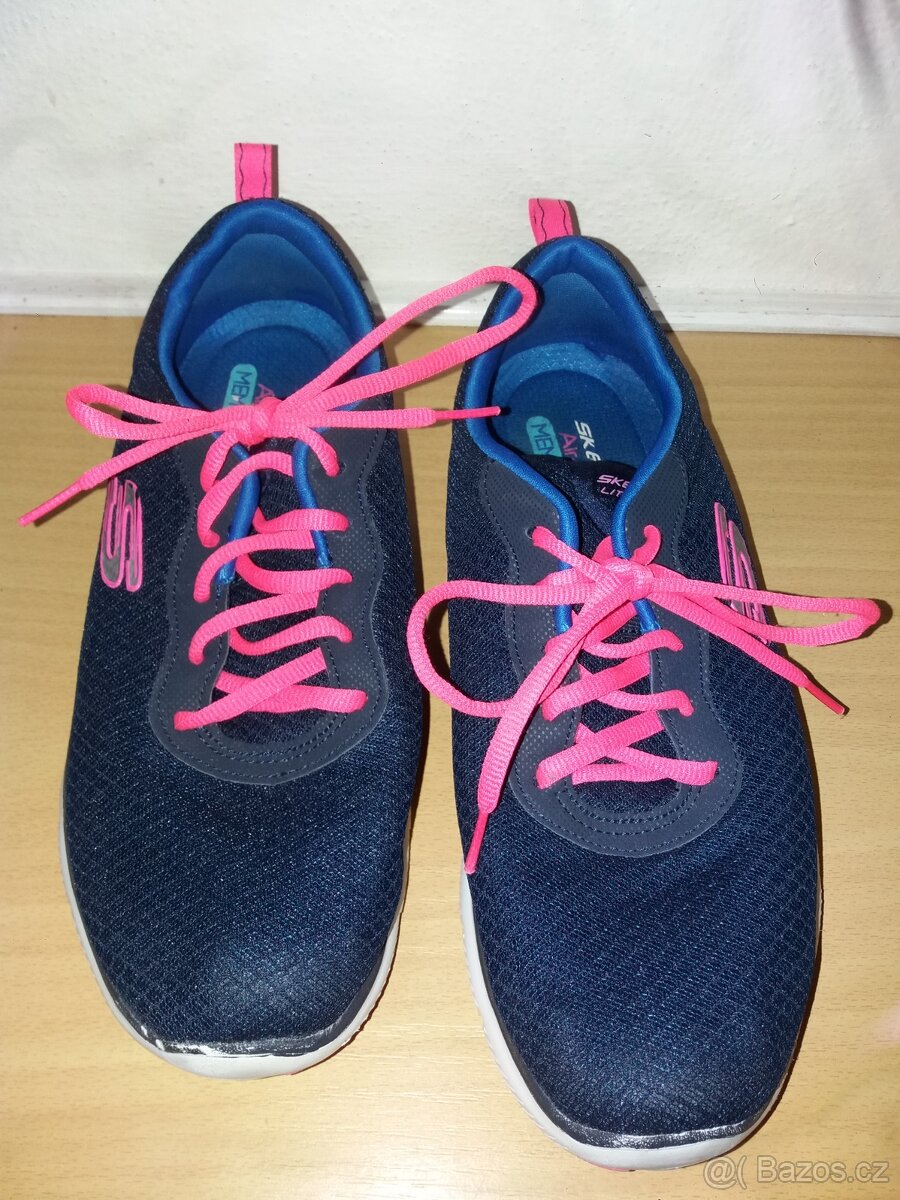 Botasky Skechers vel. 42