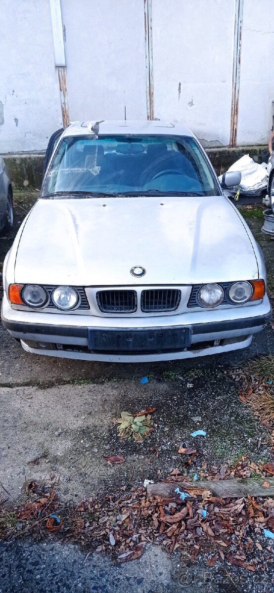 BMW E34 525i M50B25 samosvor díly