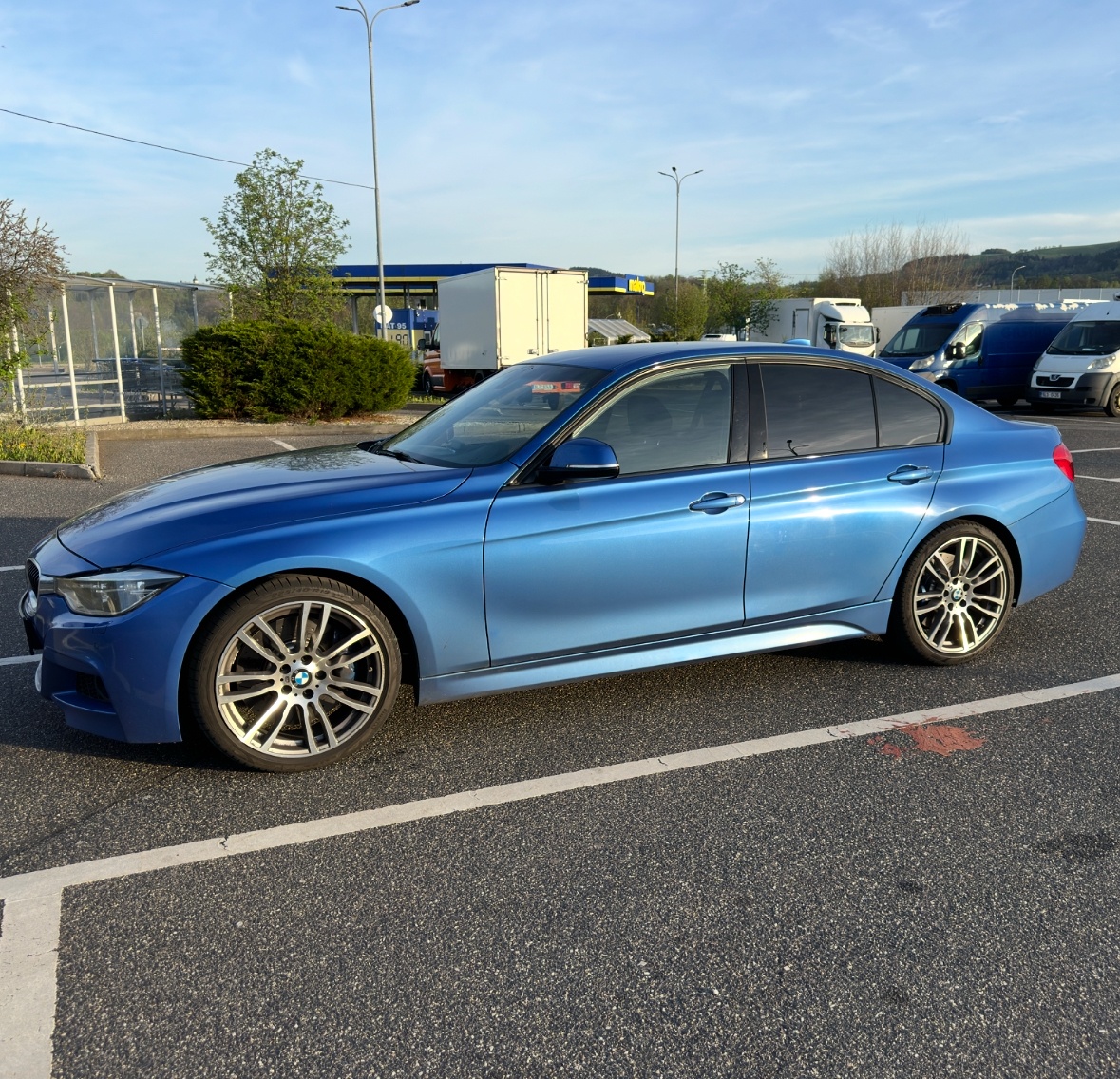 BMW 340i M sport - zadokolo, M performance diferenciál