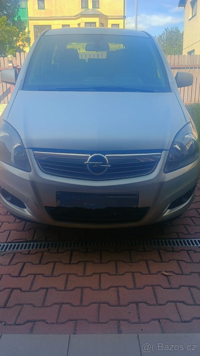 Opel Zafira B 1.7 diesel rok 2011