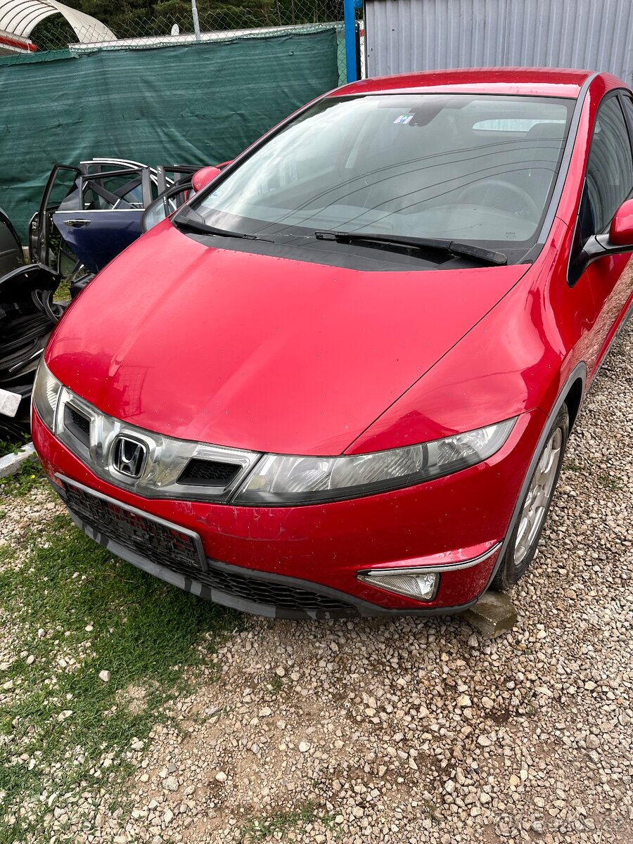 Prodam náhradné diely Civic 2006- UFO 1.8 vtec