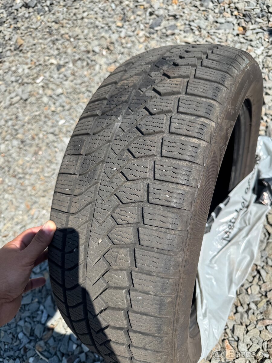 Zimní pneu 215/55 R17