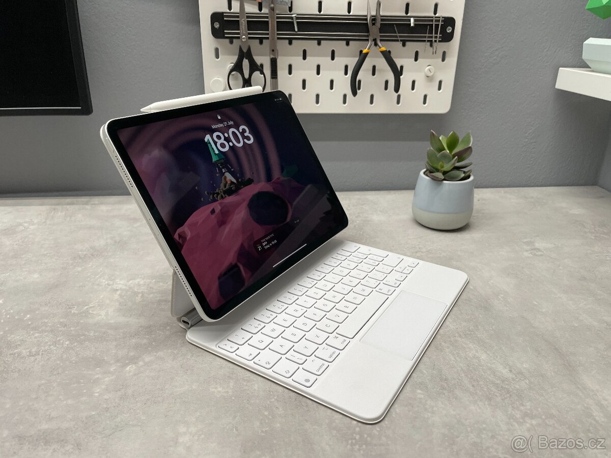 zánovní bílá Apple Magic Keyboard pro iPad 11" - A2261