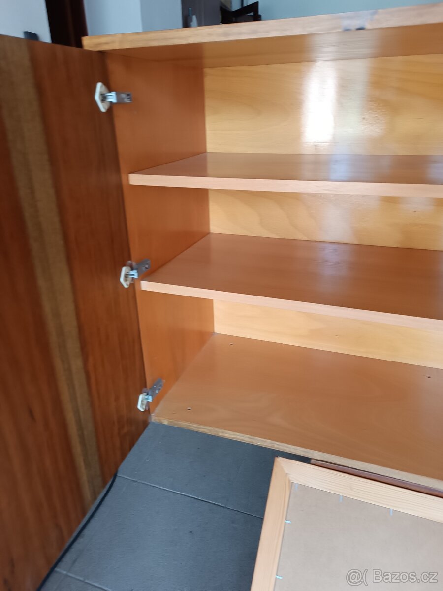 Zdarma za odvoz skříňka prádelník