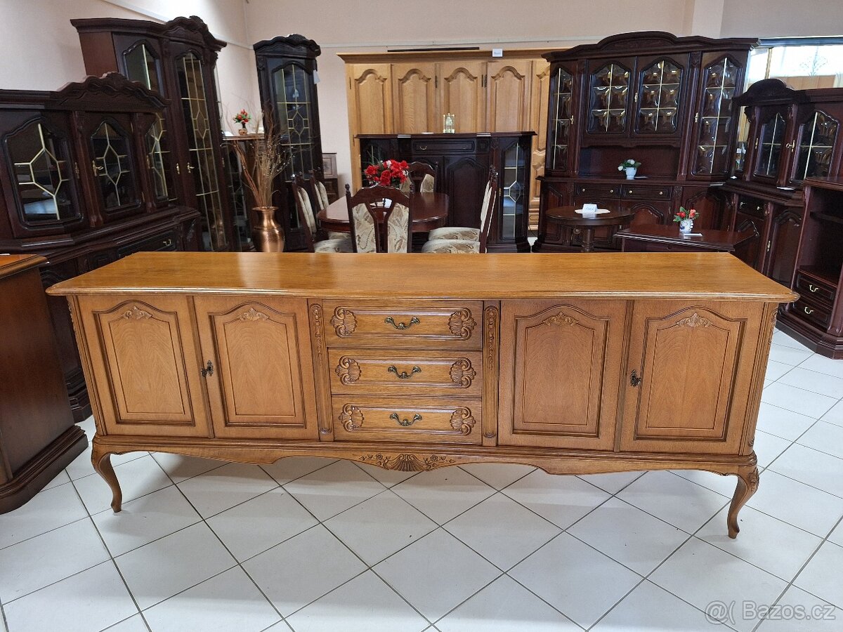 Dřevěná komoda 230cm