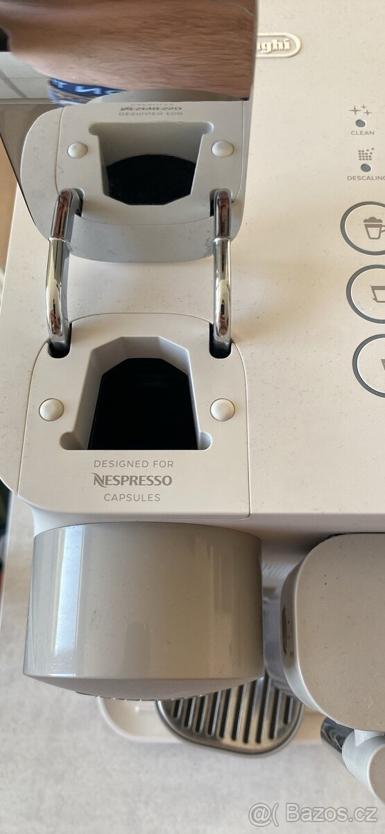 Kapslový Kávovar Delonghi