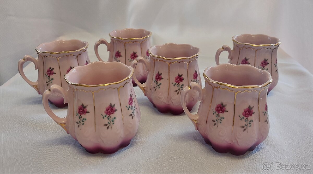 Sada hrnků z růžového porcelánu