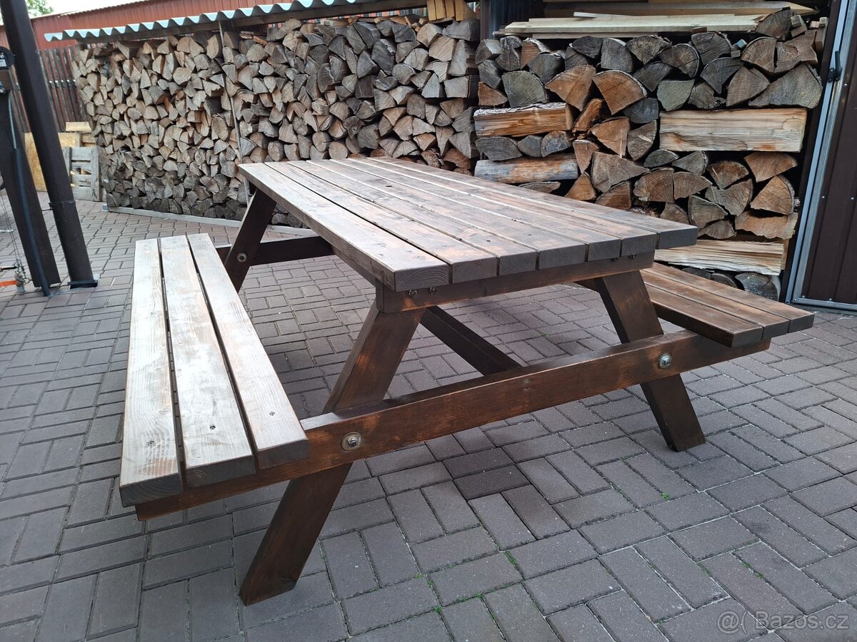 Zahradní stůl (pivní set)