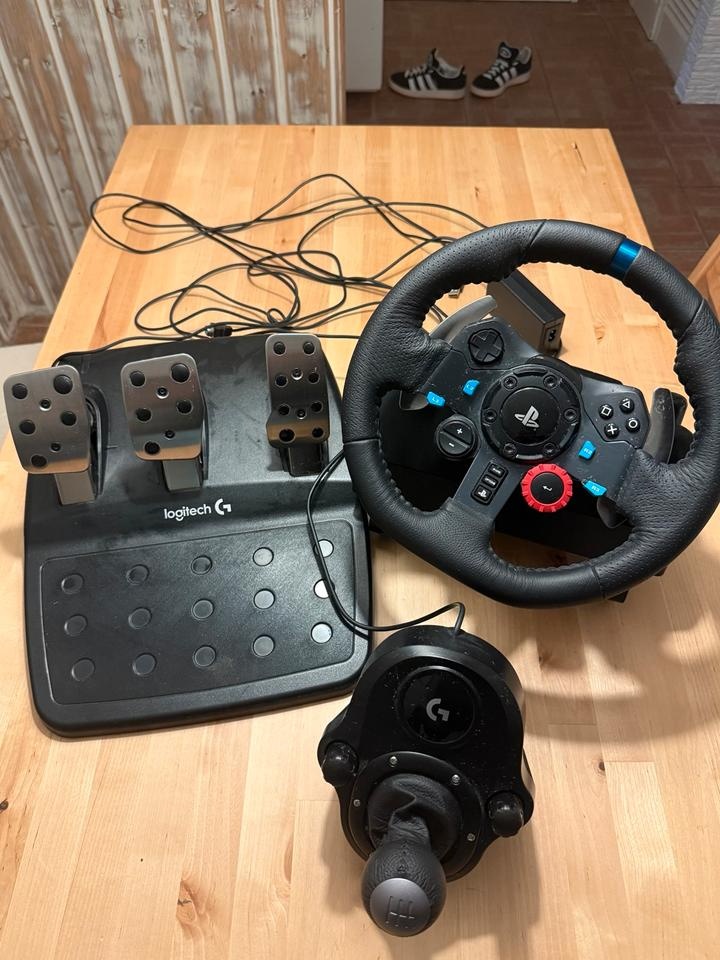 Logitech G29 + řadicí páka