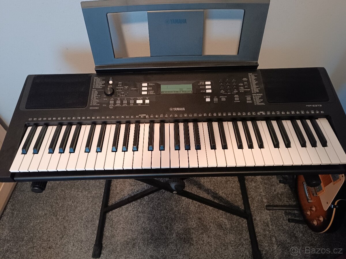 Yamaha PSR-E373 + stojan