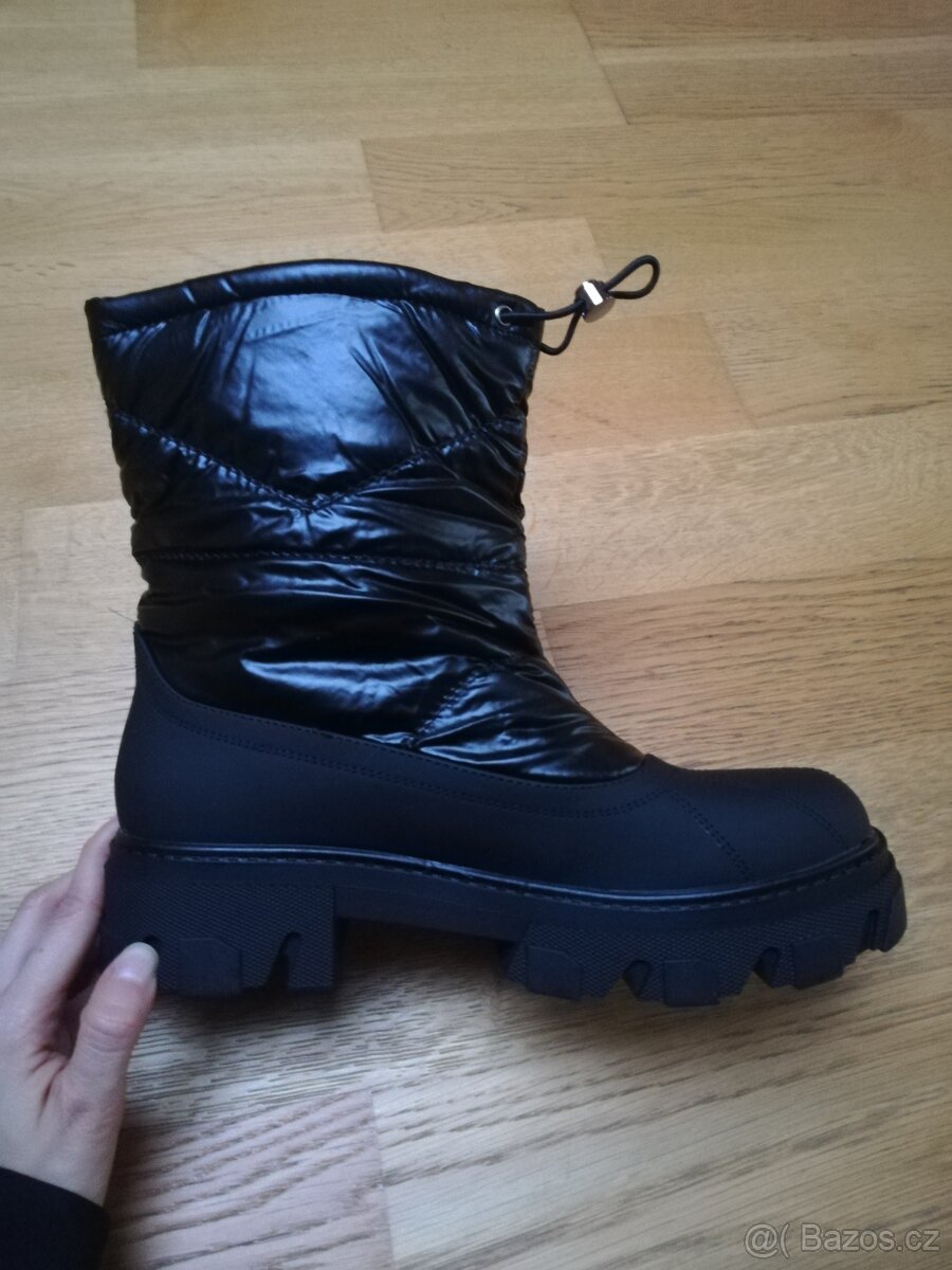 Černé nepromokavé sněhule