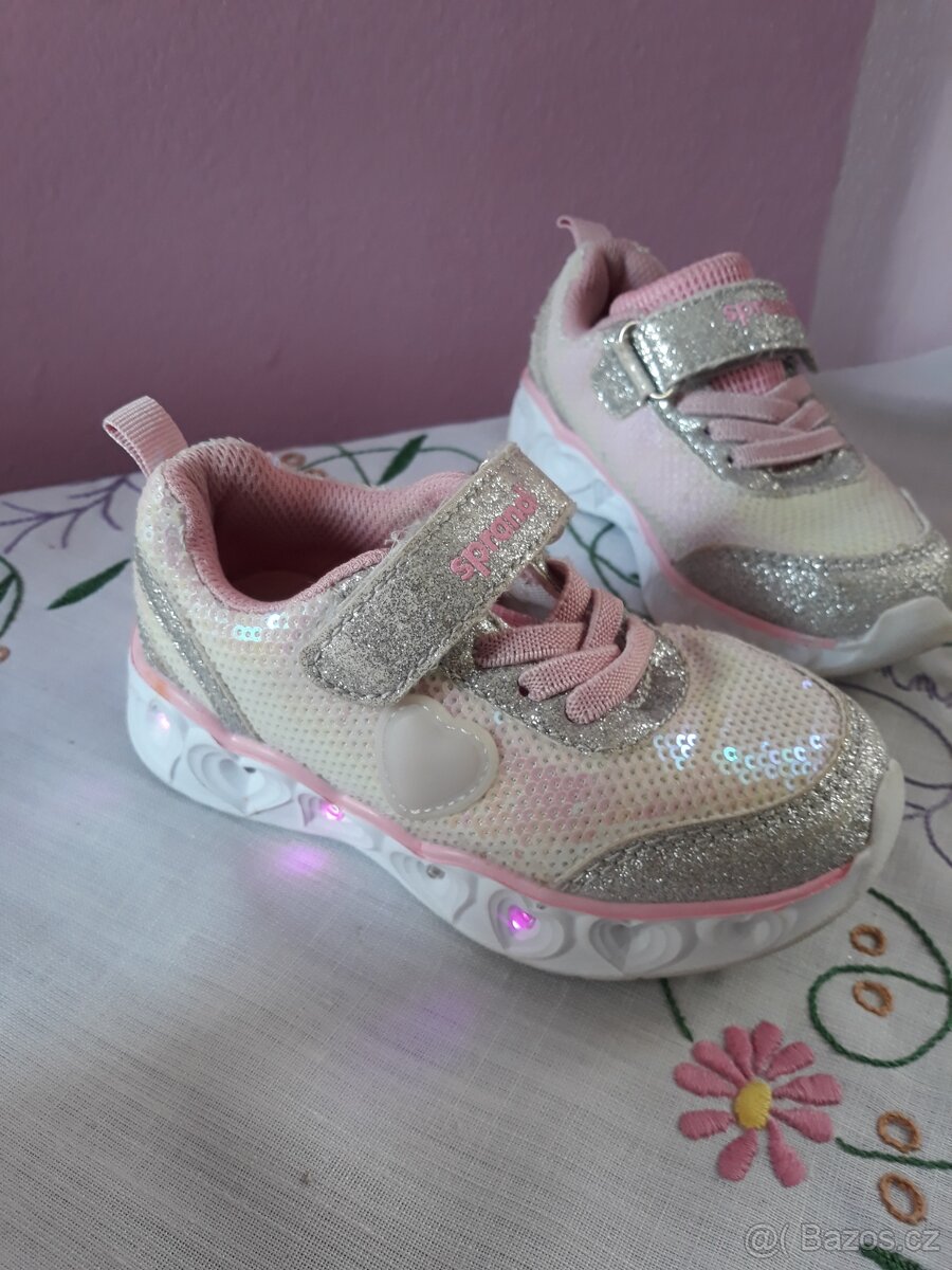 Svítící boty vel. 25