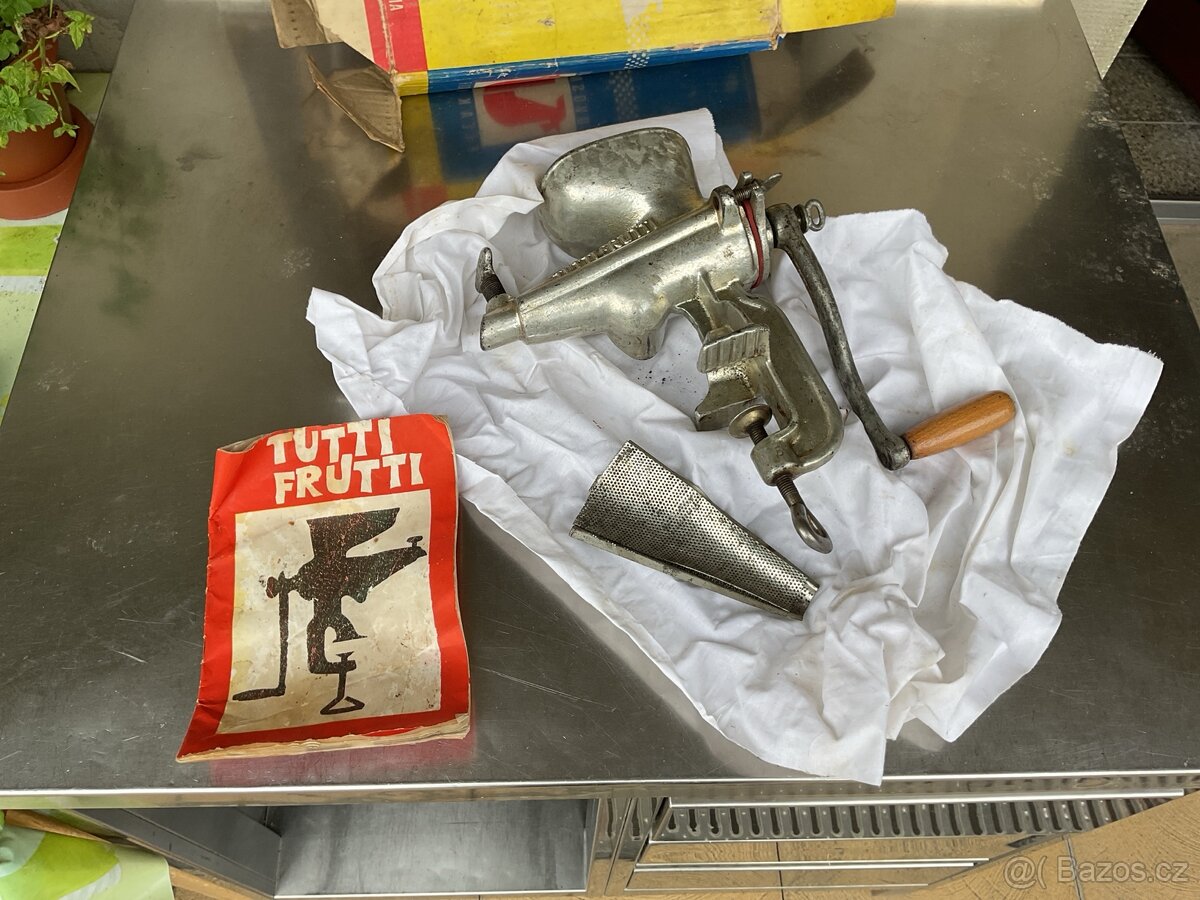 Ošťavňovač tuti fruti ruční