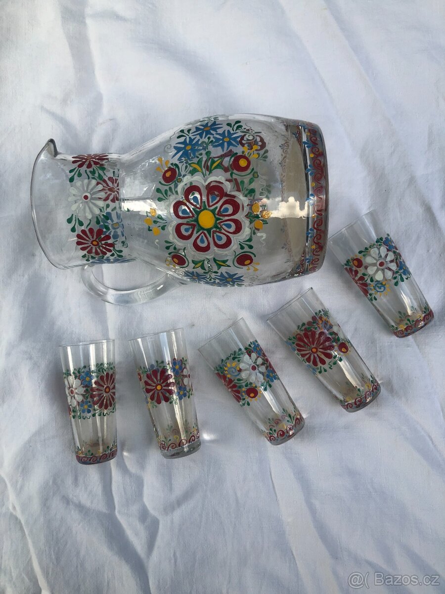 Staré malované skleničky se džbánkem