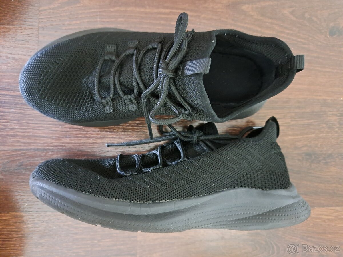 Dívčí sportovní tenisky vel. 35