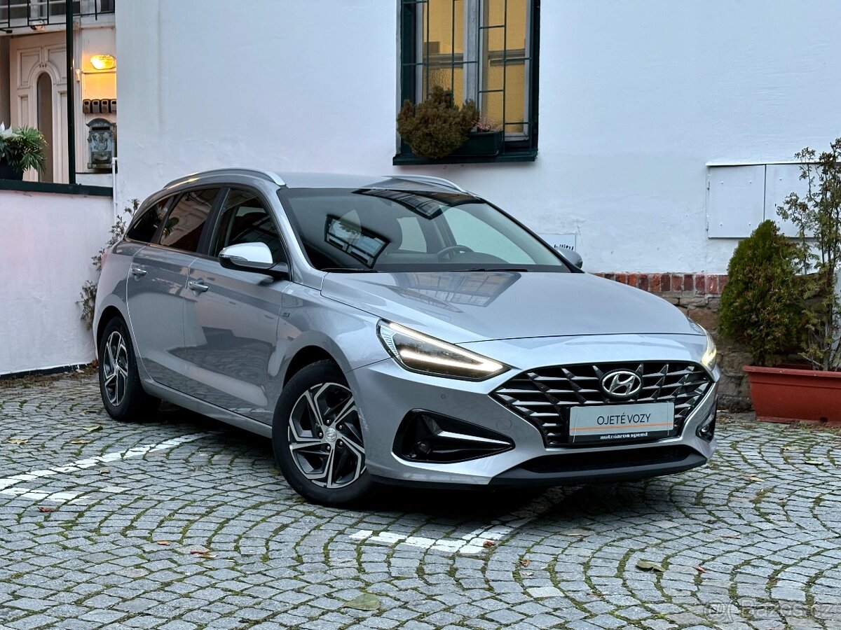 Hyundai i30 kombi 1.5 TGDI, SMART, 2022, ČR