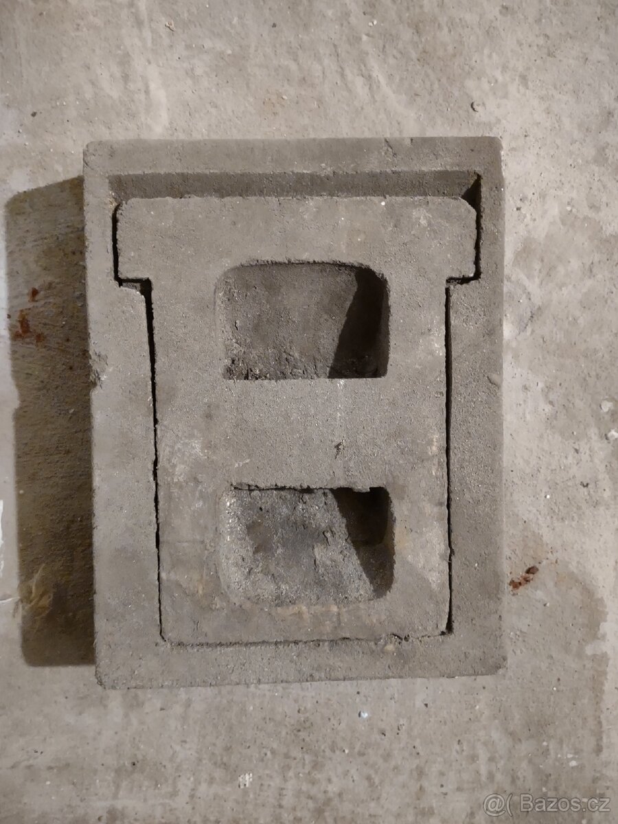 Komínová dvířka betonová