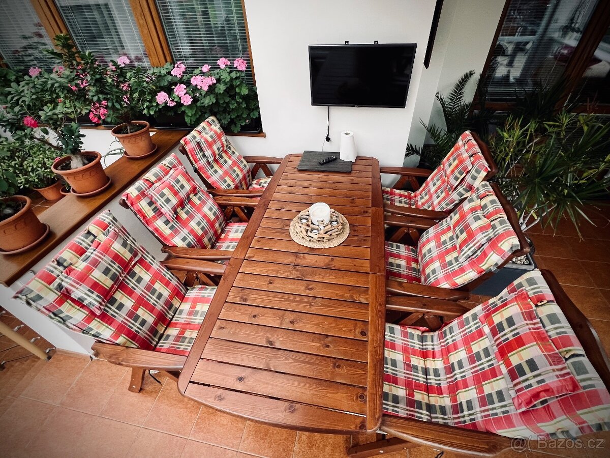 Prodám zánovní bytelný zahradní nábytek.