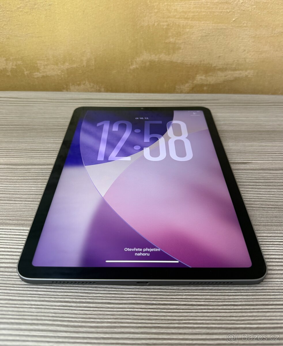 Apple iPad Air 10.9" 2022 M1 64GB šedá
