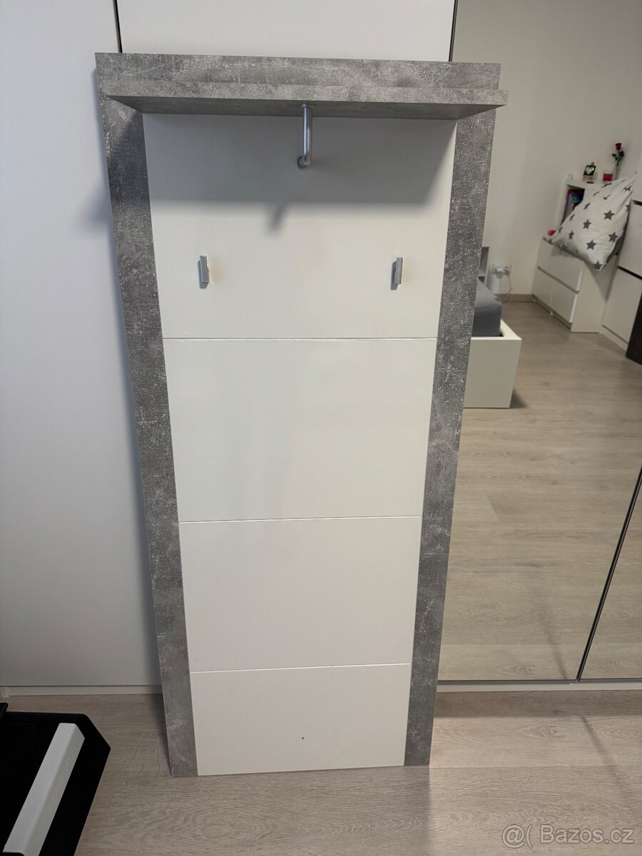 Předsíňová stěna