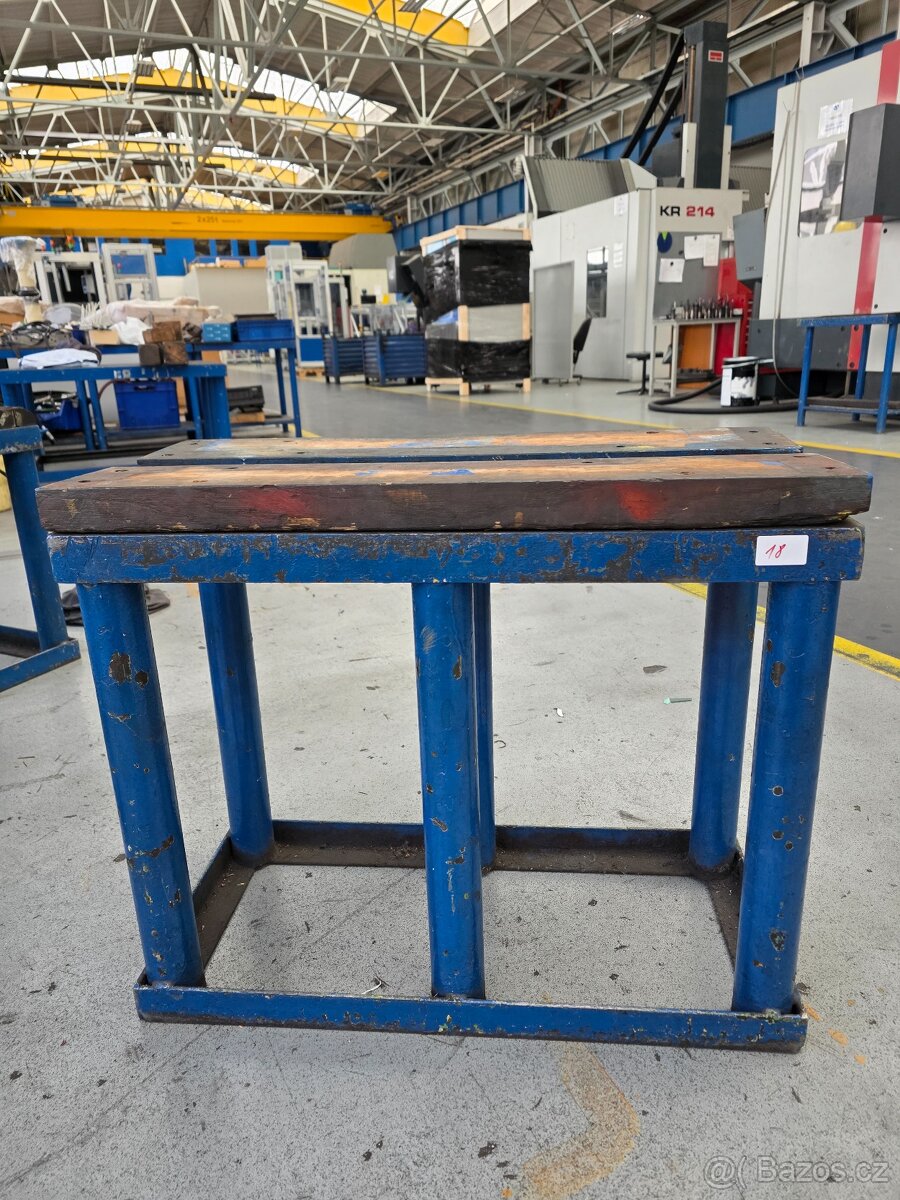 Průmyslový ocelový stojan / podstavec